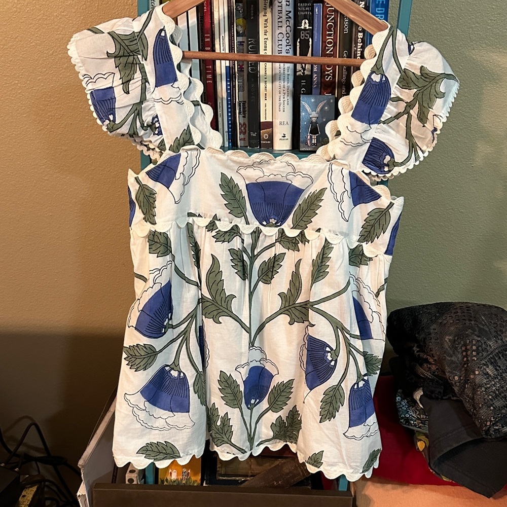 Juliet Dunn White Top with Blue Floral Print and Green Leaves